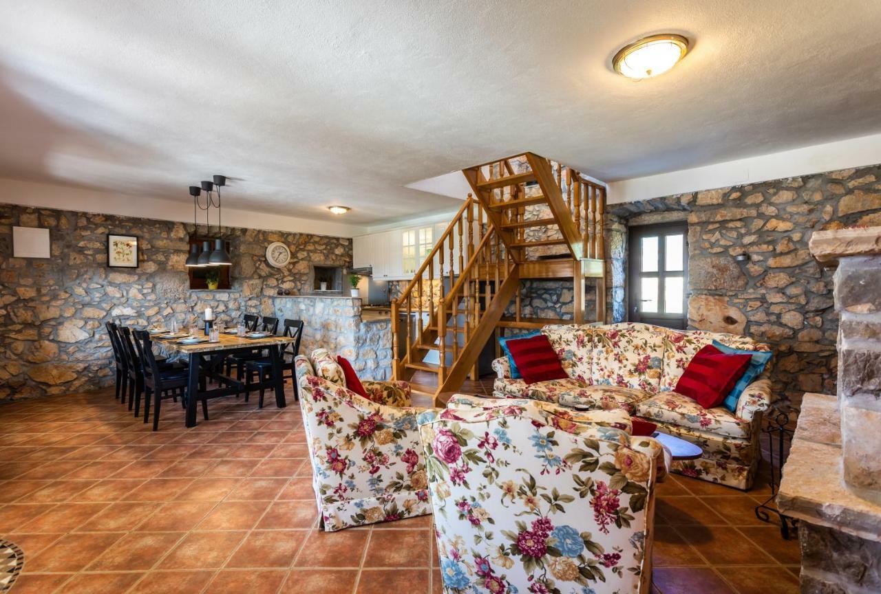 Villa Korina Pinezici  Luaran gambar